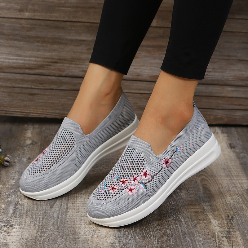 Cross-border foreign trade plus size embroidered round toe low-top pumps women's slip-on flying woven breathable loafers independent station