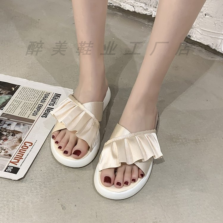 Women's summer fashionable outdoor slippers New Korean style flat seaside vacation beach shoes sandals for students