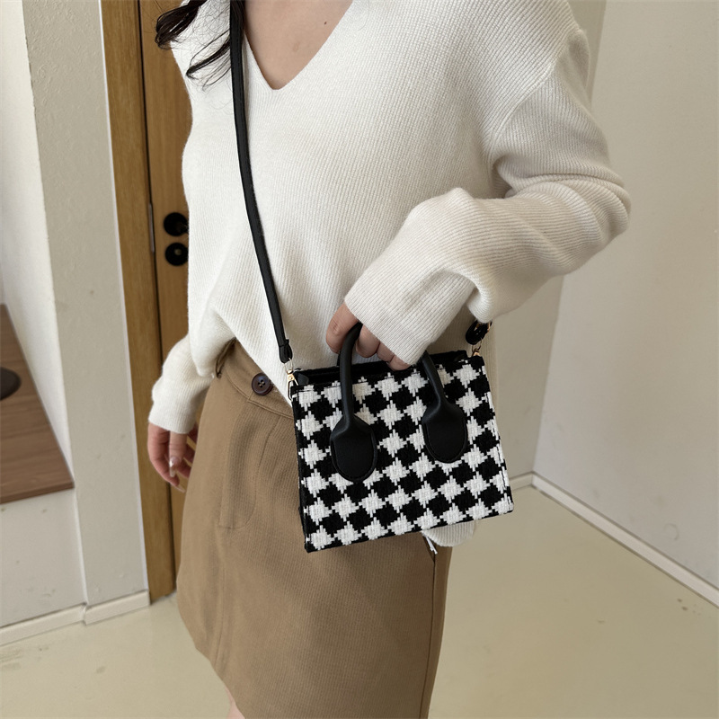 Rhombic woolen simple large capacity winter popular new casual fashion trend one shoulder Women's Small square bag women