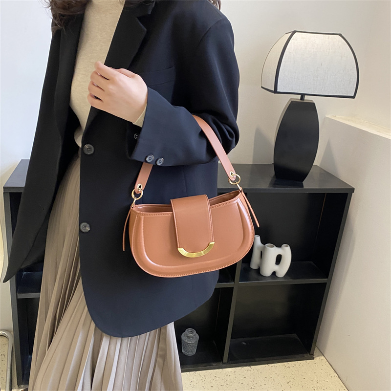 Trendy Bags women's new fashion Korean style semi-circular portable shoulder messenger bag fashion temperament saddle bag