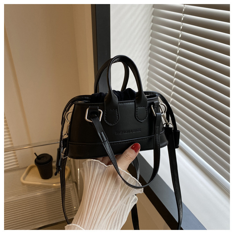 Pull-belt portable summer bag women's new women's casual messenger bag western style design textured small square bag