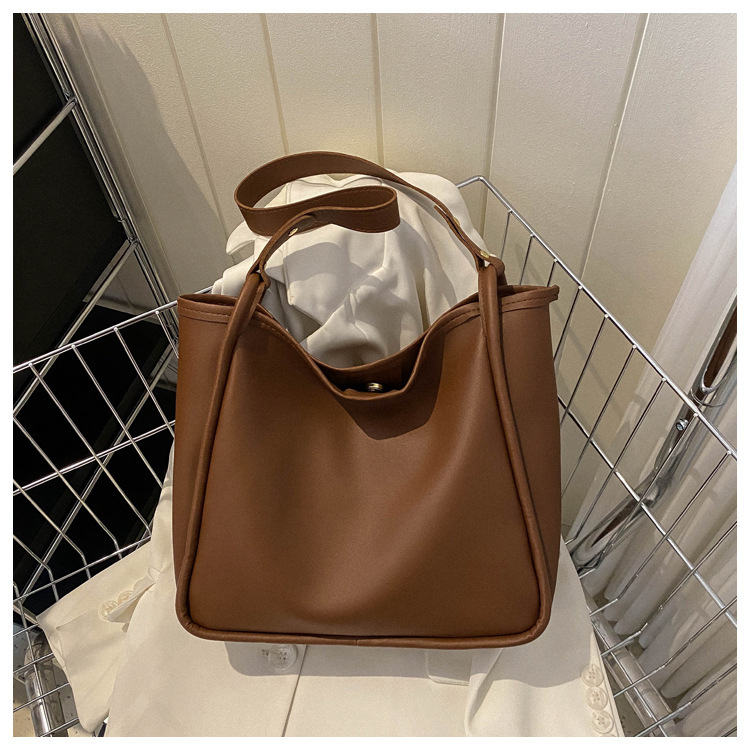 Large capacity solid color bag women's new fashion commuter bag casual simple shoulder bag western style pendant tote bag