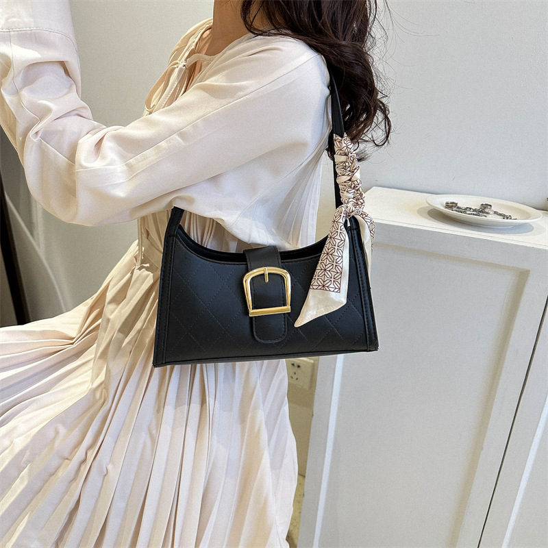 Elegant trendy ladies bags summer trendy shoulder underarm bag French portable crossbody small bag