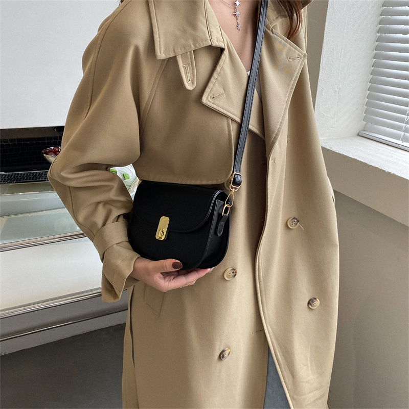 Popular retro small bags female 022 new trendy fashion solid color shoulder crossbody Western style leisure underarm saddle bag