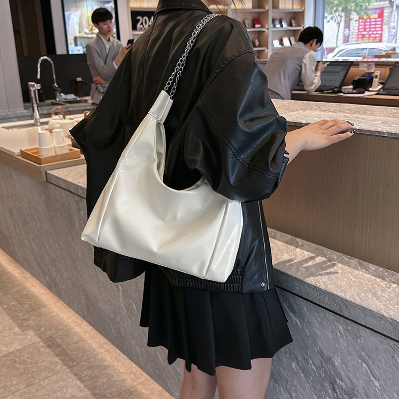 Korean style chain tote large capacity bag new casual fashion commuter women's bag shoulder bag underarm bag