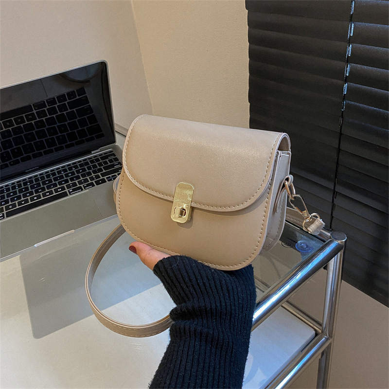 Popular retro small bags female 022 new trendy fashion solid color shoulder crossbody Western style leisure underarm saddle bag