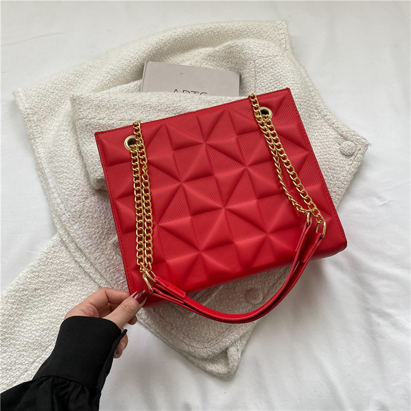 Simple ladies fashion new spring and summer new popular texture chain casual crossbody shoulder bag