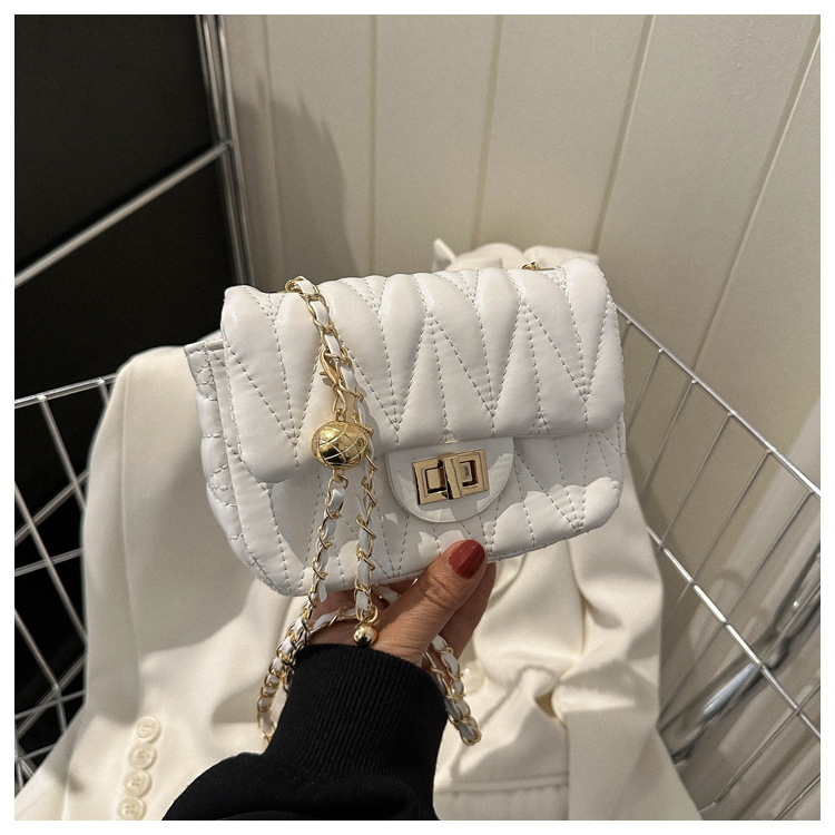 Stylish bag women's new fashion simple style small square bag western style embroidery thread rhombus chain shoulder messenger bag