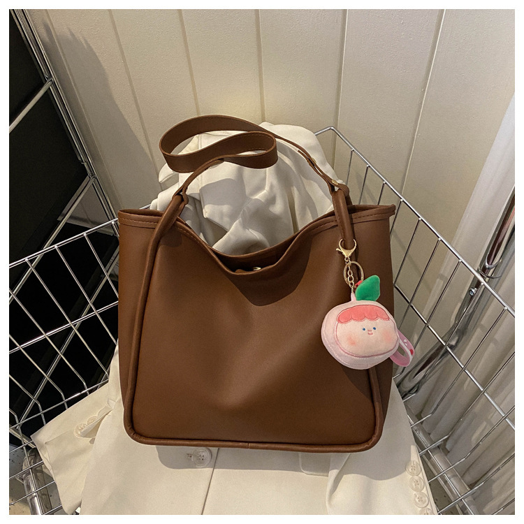 Large capacity solid color bag women's new fashion commuter bag casual simple shoulder bag western style pendant tote bag