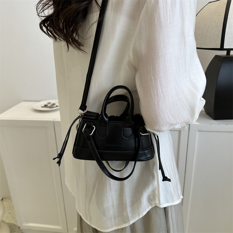 Pull-belt portable summer bag women's new women's casual messenger bag western style design textured small square bag