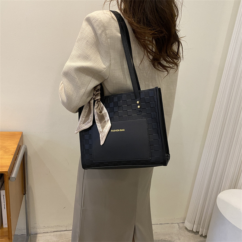 Portable one-shoulder underarm large capacity new trendy school bag western style Plaid Korean style fashionable women's Bag tote bag