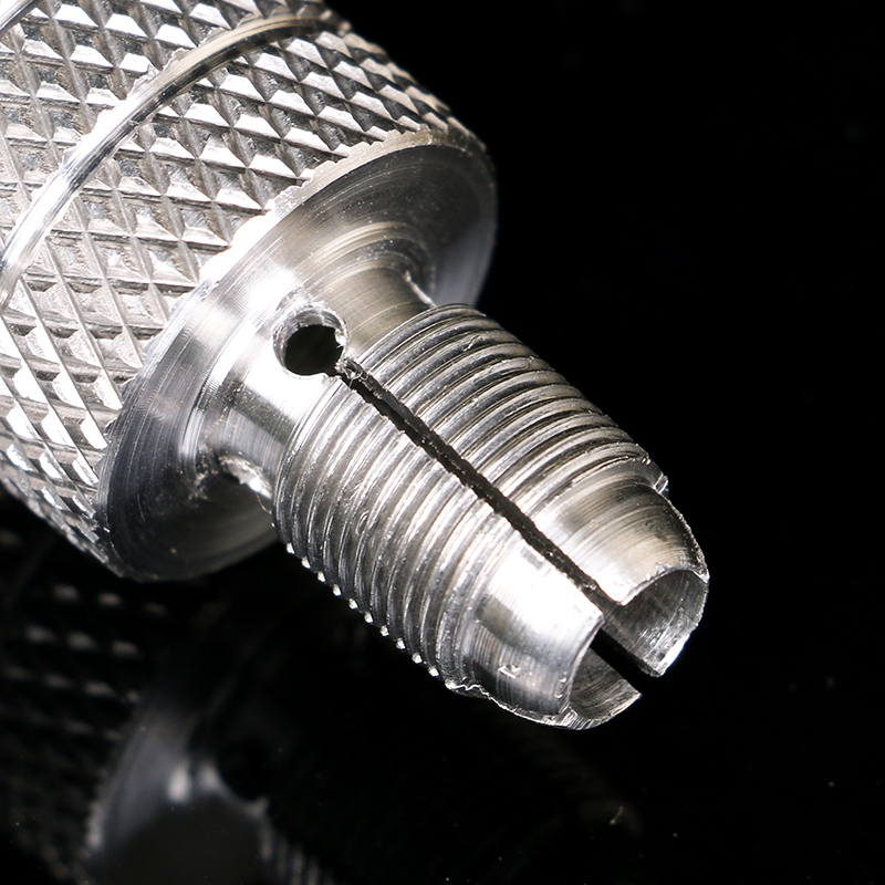 Self-locking stainless steel grip
