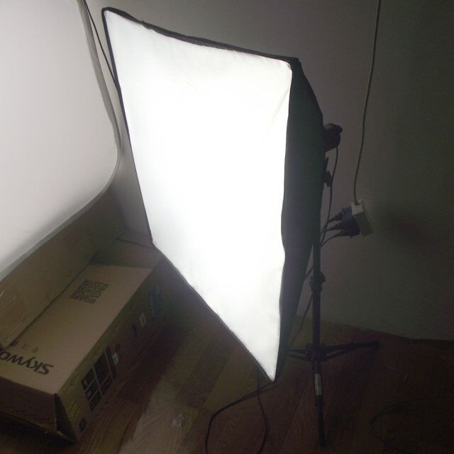 E27 Base LED Studio Light Bulb 20W Photography Studio Umbrella Lighting 5500K Balanced Bulb for Video Photography Studio Background Light