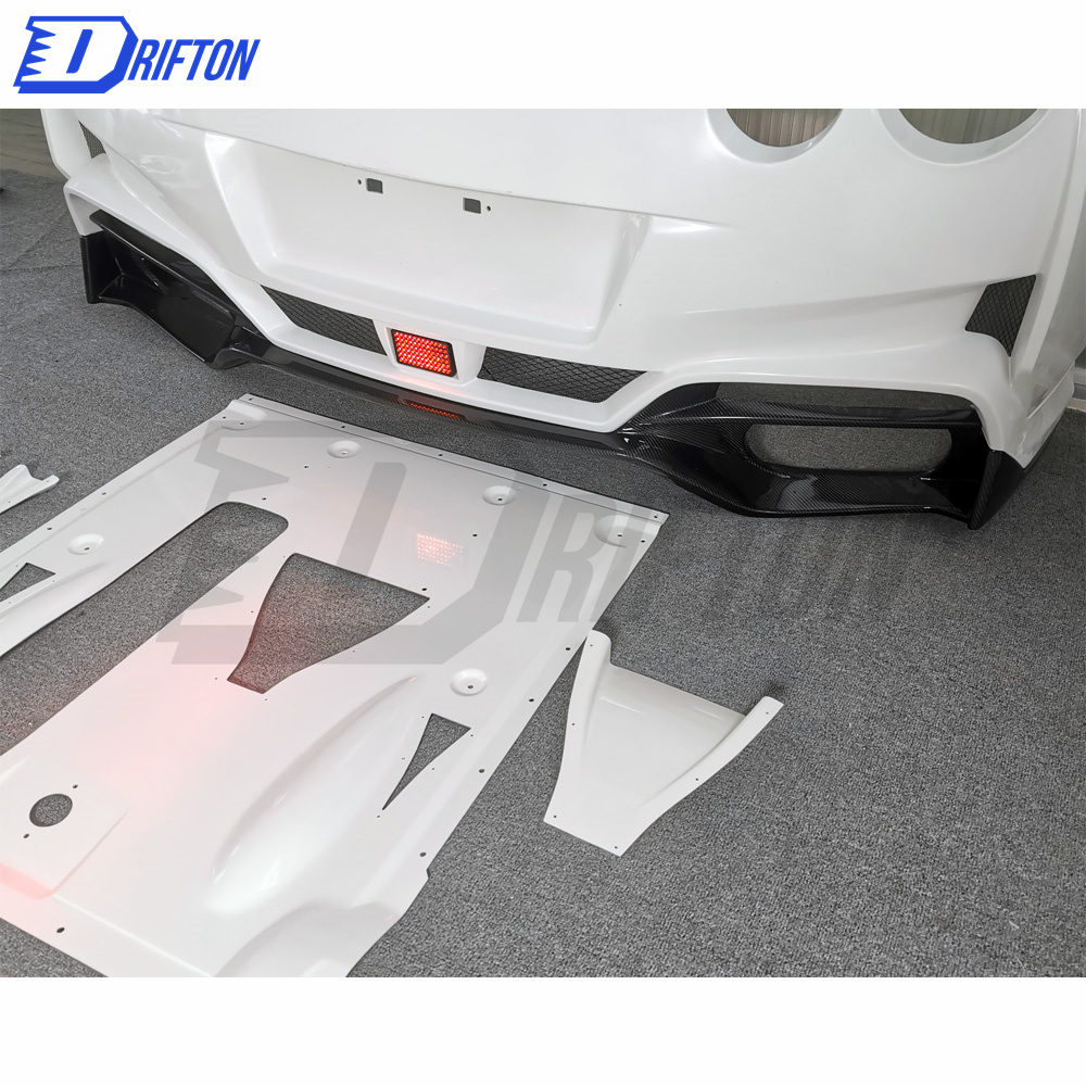 Varis MY19 Style Glass Fiber Rear Bumper With Carbon Fiber Rear Diffuser For Nissan R35 GTR 2017-2019