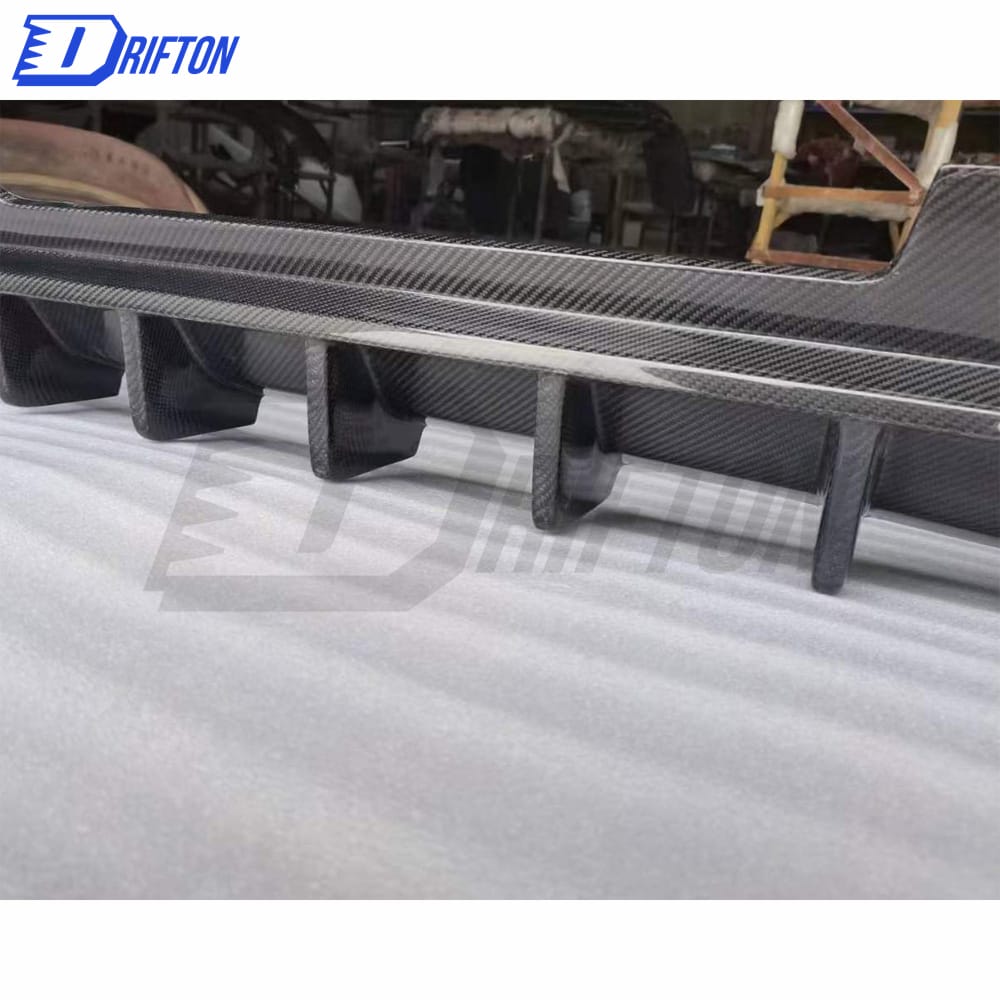 Oking Style Carbon Fiber Rear DIffuser With Exhaust tips For Land Rover Defender 2020-2023