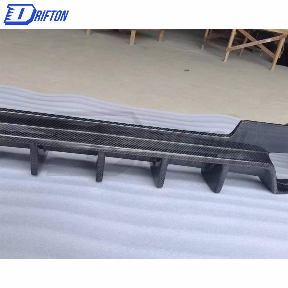 Oking Style Carbon Fiber Rear DIffuser With Exhaust tips For Land Rover Defender 2020-2023