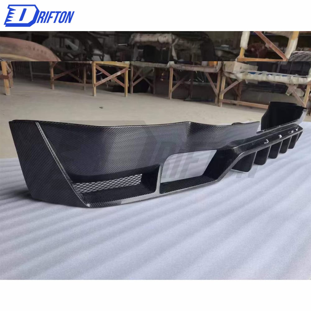 Oking Style Carbon Fiber Rear DIffuser With Exhaust tips For Land Rover Defender 2020-2023