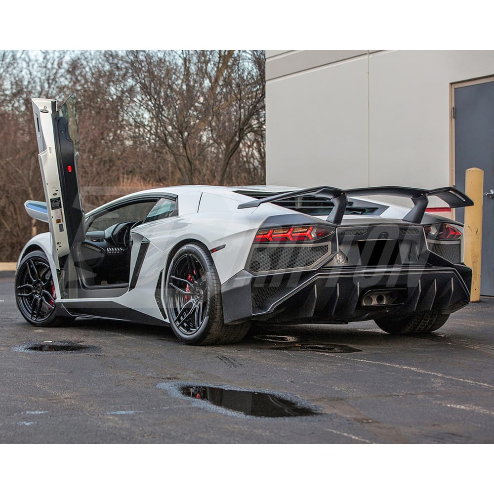 SV Style Dry Carbon Fiber Rear Bumper For Lamborghini Aventador LP700-4 LP720 LP750 2011-2015