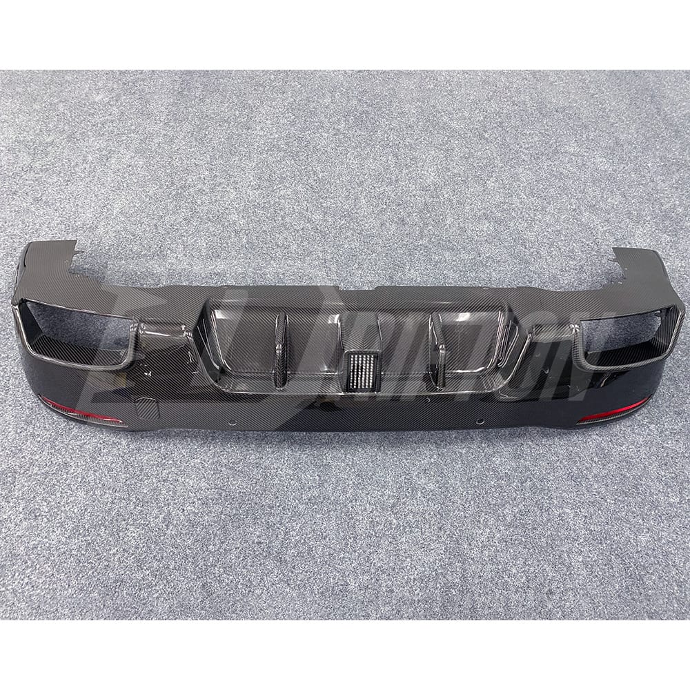 Dry Carbon Fiber Rear Diffuser With Light With Exhaust Tips For Mercedes Benz W167 GLE 450 2020-2023