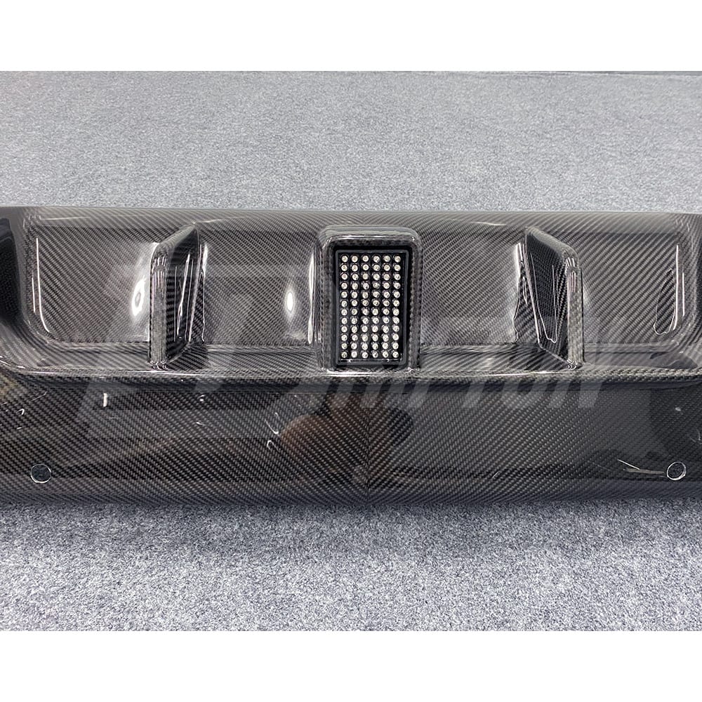 Dry Carbon Fiber Rear Diffuser With Light With Exhaust Tips For Mercedes Benz W167 GLE 450 2020-2023