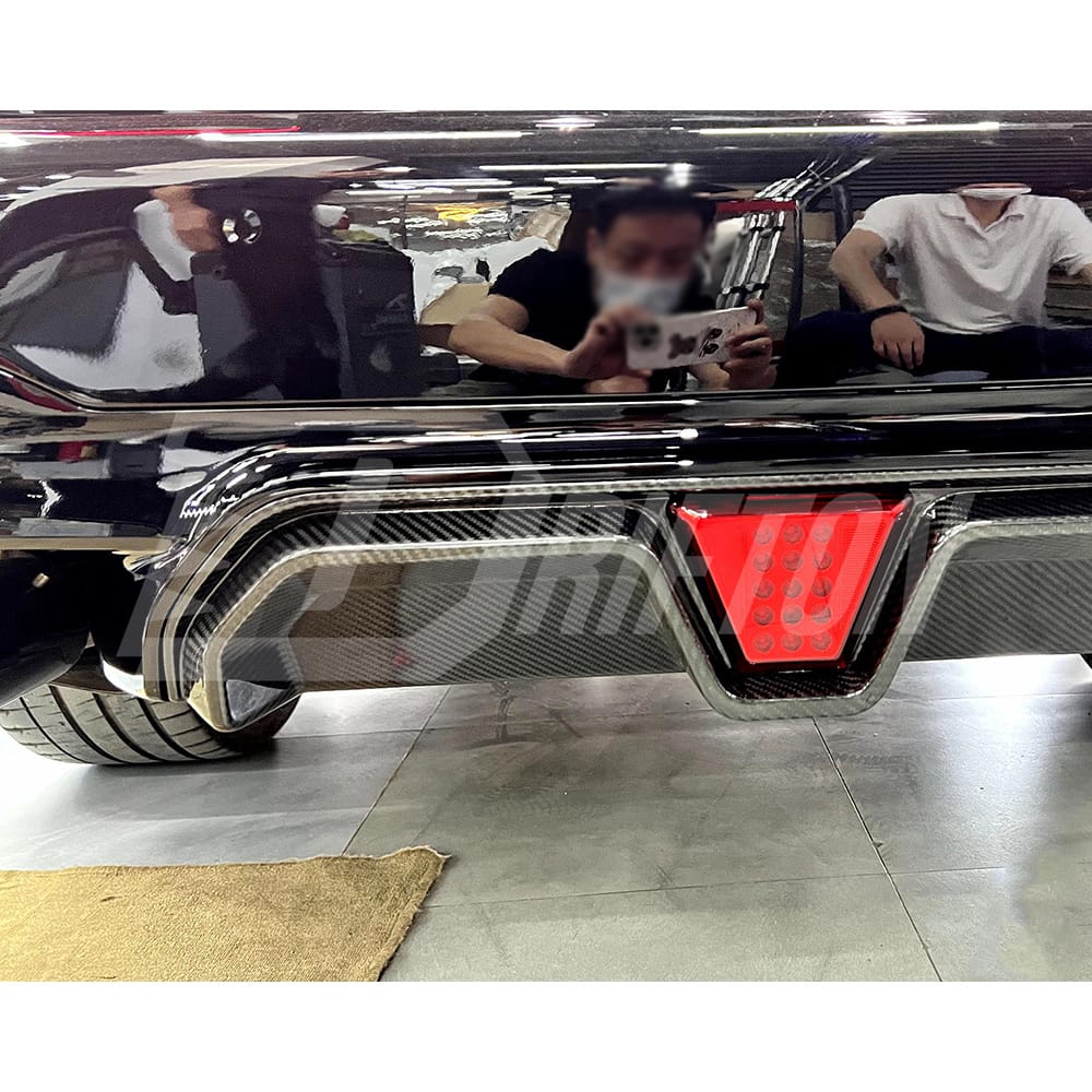 CS Style Dry Carbon Fiber Rear Diffuser With LED Brake Light For BMW 5 Series F90 M5 2017-2023