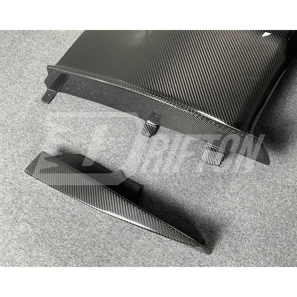 OKING Style Dry Carbon Fiber Rear DIffuser With LED Brake Light For BMW M3 M4 F80 F82 F83 2014-2020