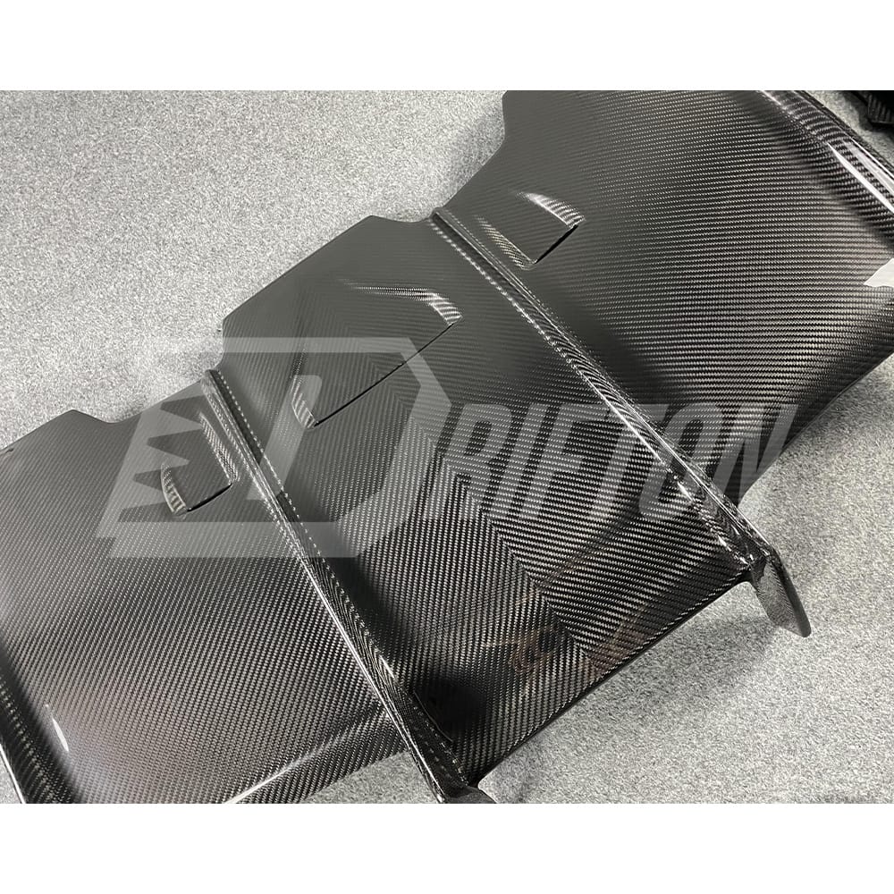 OKING Style Dry Carbon Fiber Rear DIffuser With LED Brake Light For BMW M3 M4 F80 F82 F83 2014-2020