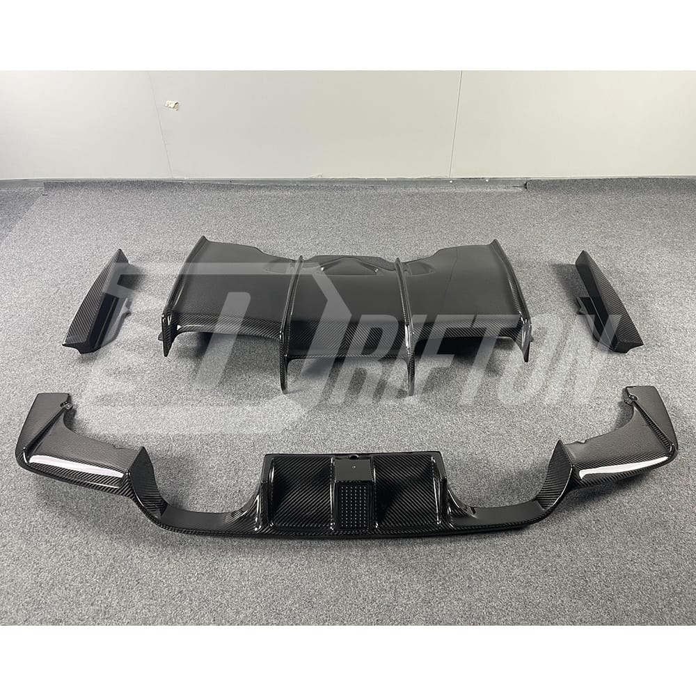 OKING Style Dry Carbon Fiber Rear DIffuser With LED Brake Light For BMW M3 M4 F80 F82 F83 2014-2020