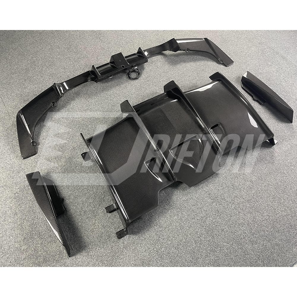 OKING Style Dry Carbon Fiber Rear DIffuser With LED Brake Light For BMW M3 M4 F80 F82 F83 2014-2020