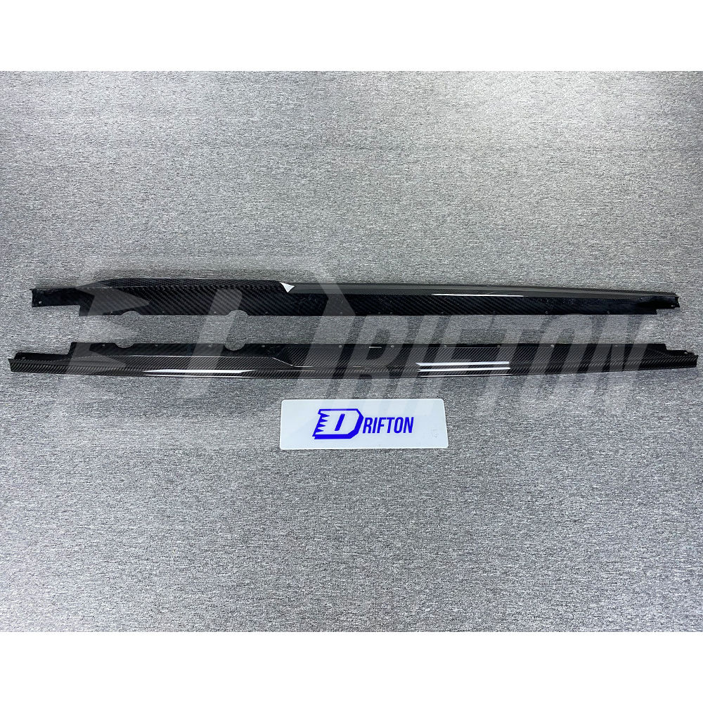 GT RWD Style Dry Carbon Fiber Side Skirt For Audi R8 2020-2024