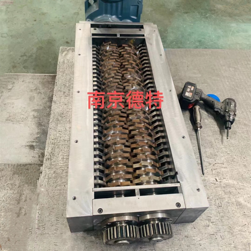 Hot sale crushing machine chassis shredder box shredder case with a set of blades