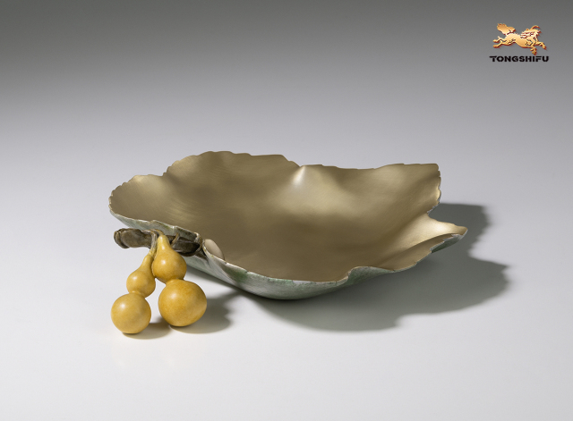 Nut Plate with calabash decoration