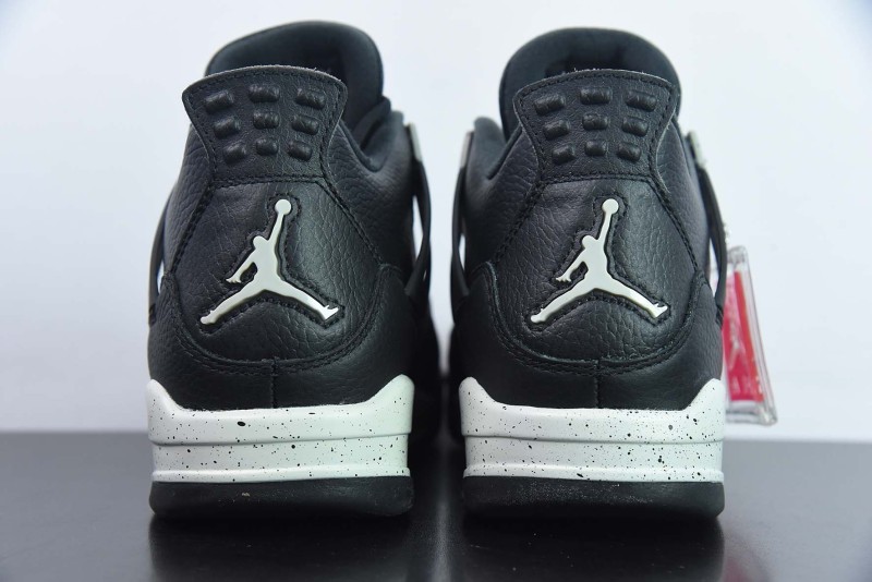 Air Jordan 4 Retro “Oreo” Black/Tech Grey