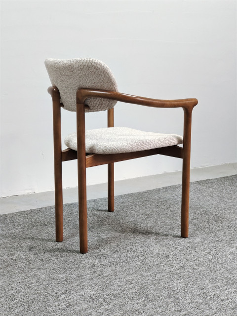 Crossing dining chair