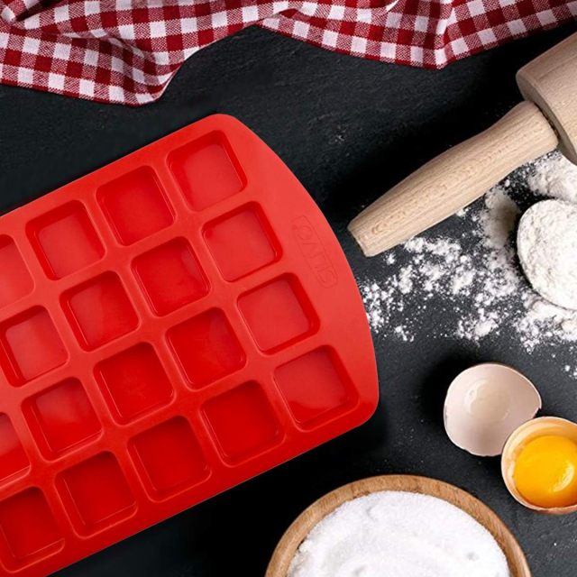 Silicone Brownie Pan with Dividers