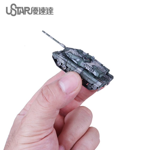 UA-60028 German Leopard 2A7 Tank 1/144 Assembly Model