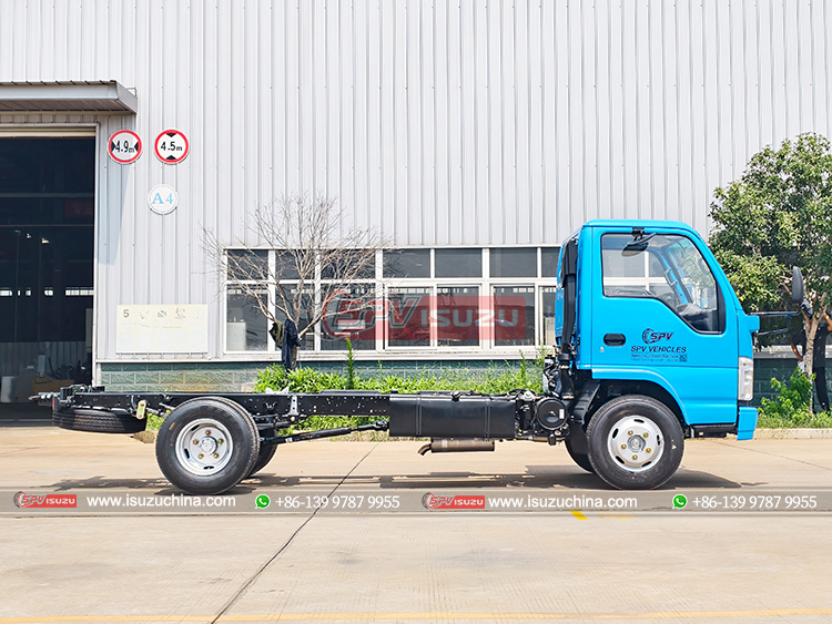 ISUZU 100P Truck - Right Side
