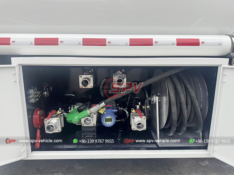 Fuel Pump Box of 2 Compartments of 10000LitersFuelTruck
