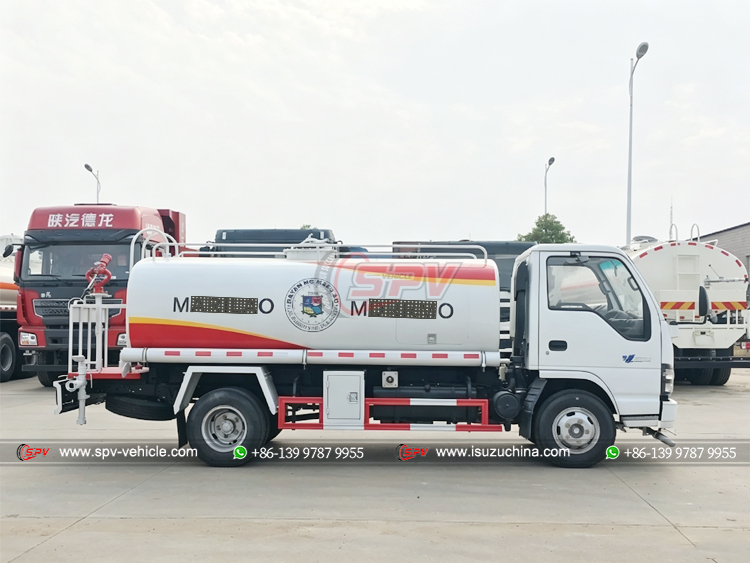5,000 Litres Water Hualing Truck ISUZU - Right
