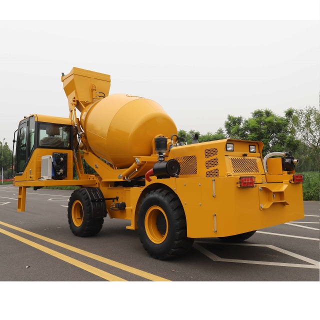 4 Cubic Meters Self-loading Concrete Mixer truck articulated type