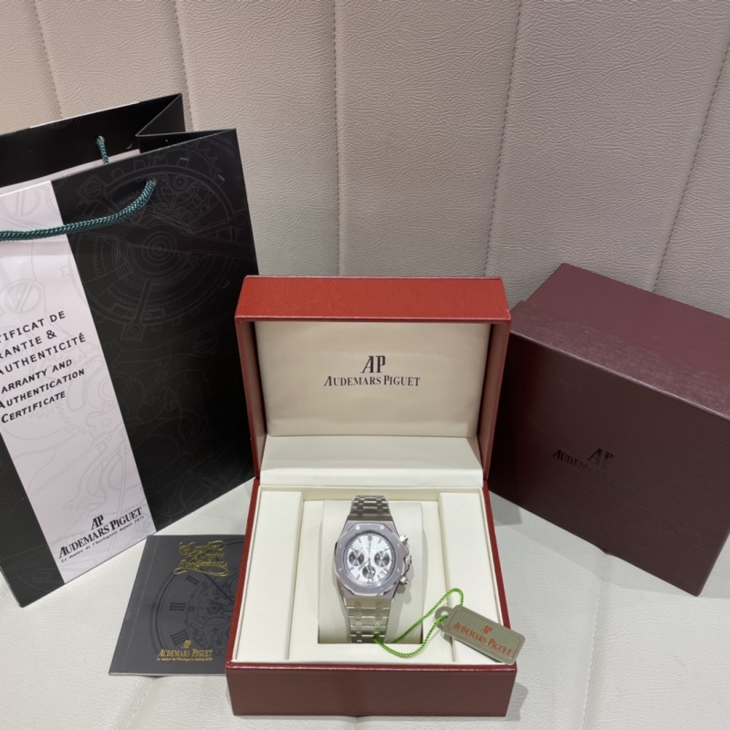 Audemars Piguet AP Royal Oak Series Black and White Disk (Panda Disk) Six-Needle Chronograph Watch