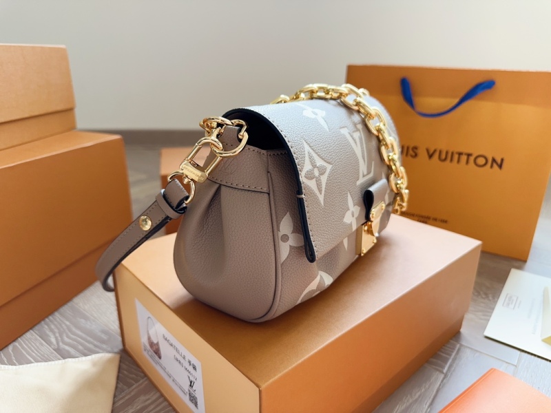 LV favorite chain bag