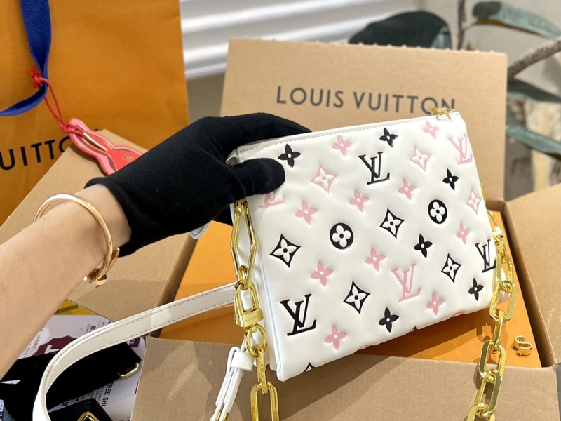 LV launched a new shoulder Messenger bag