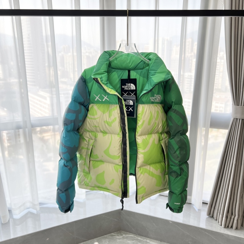 𝗧𝗵𝗲 𝗡𝗼𝗿𝘁𝗵 𝗙𝗮𝗰𝗲 𝕩 𝗞𝗮𝘄𝘀｜North face kaws XX joint name/North face down jacket
