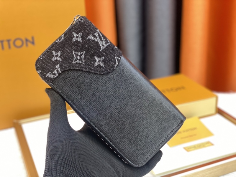 Louis Vuitton x NIGO co-branded heart-shaped logo patch bag, denim patchwork leather, wallet card holder