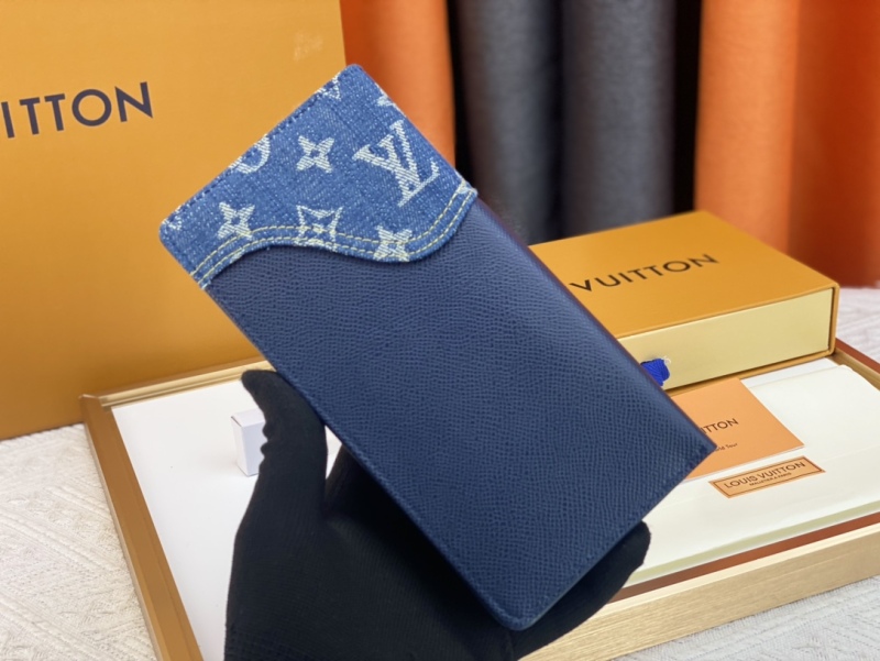 Louis Vuitton x NIGO co-branded heart-shaped logo patch bag, denim patchwork leather, wallet card holder