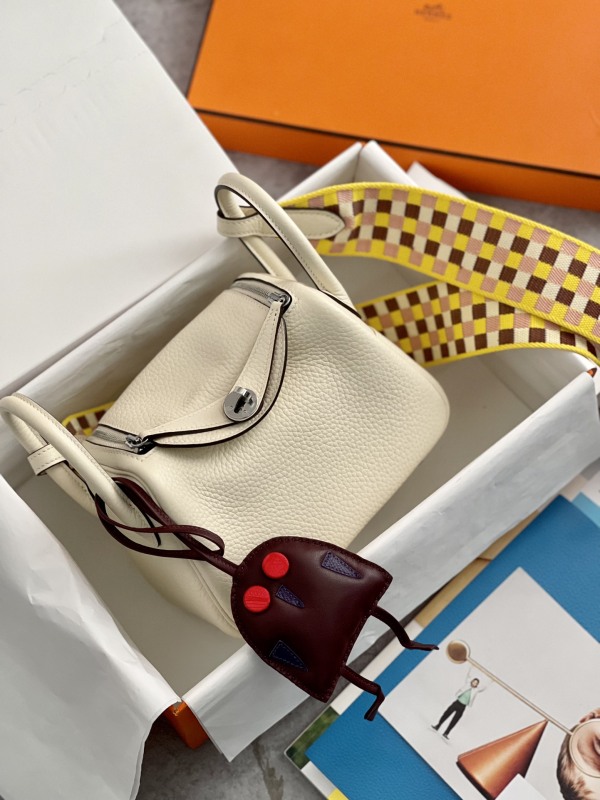 Hermès MiniLindy cream white summer sweetheart girl color TC leather woven shoulder strap