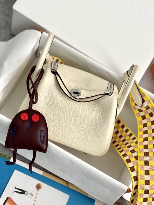 Hermès MiniLindy cream white summer sweetheart girl color TC leather woven shoulder strap