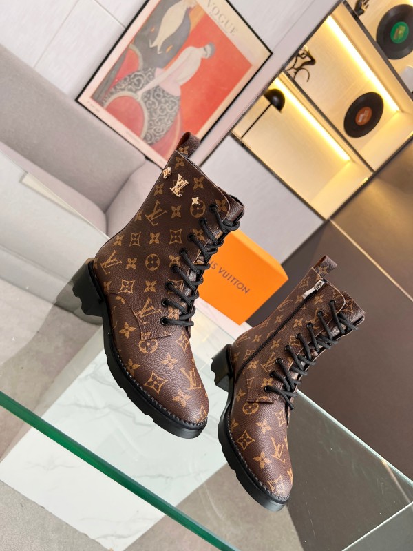 Louis Vuitton trendy and fashionable thick heel high short boots Martin boots