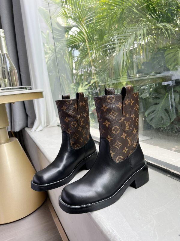 Louis Vuitton autumn and winter new style slip-on boots high boots